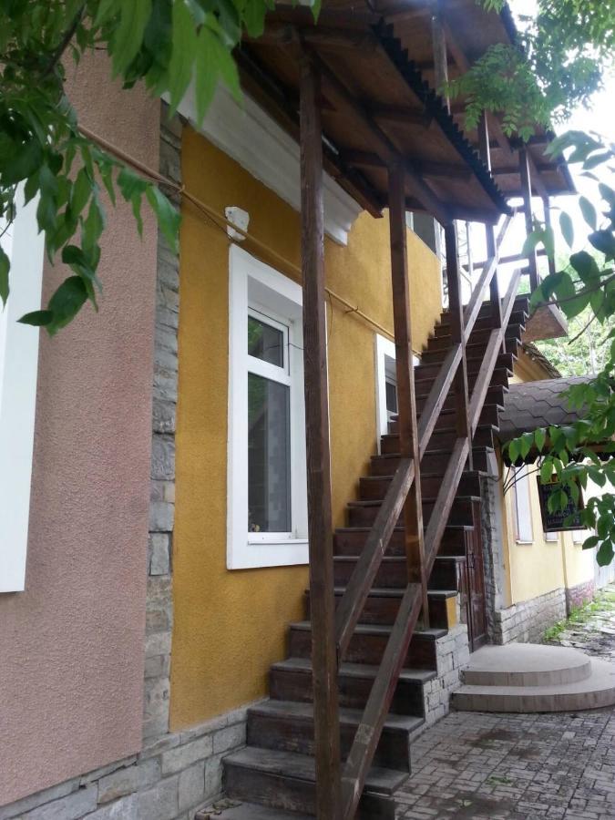 Міні-Готель Бахус Kamjanyi Potoki Kültér fotó